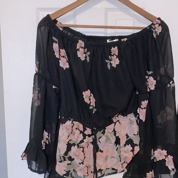 STUNNING Off The Shoulder Flower Pattern Blouse - Picture 1 of 1